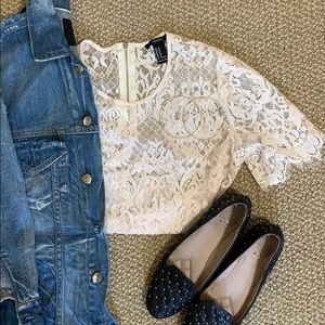 FOREVER 21 lace cropped shirt